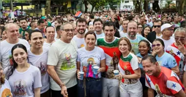 Nas primeiras horas da manhã, Helder Barbalho acompanhou a saída da Imagem Peregrina da Catedral de Belém em direção à Basílica Santuário de Nazaré, cumprindo uma promessa que mantém desde 1999.