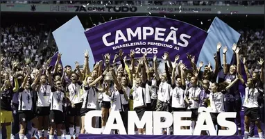 Corinthians levanta a taça após vencer o Cruzeiro por 1 a 0 e conquistar o heptacampeonato do Brasileiro Feminino diante de mais de 41 mil torcedores na Neo Química Arena.