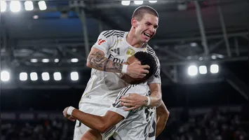 Imagem ilustrativa da notícia 100% no Espanhol: Real Madrid goleia Levante com golaço de Vini Jr