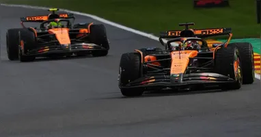 McLaren conquista o título de construtores da Fórmula 1 após GP de Singapura, com 12 vitórias em 17 corridas. Saiba mais sobre a temporada 2025