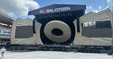 Palco do Global Citizen Belém montado no Estádio do Mangueirão, que recebe o festival neste sábado (1º).