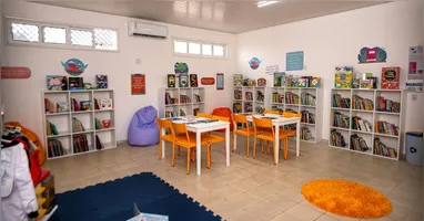 A iniciativa estimula a alfabetização de crianças e jovens a partir da reforma de espaços de leitura em escolas, cooperativas e comunidades.
