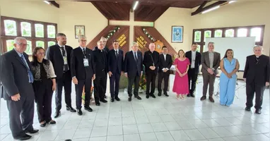 Representantes do Papa na conferência internacional.