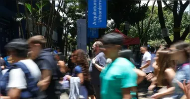 Aplicado em 1.805 municípios, o Enem mobilizou mais de 300 mil pessoas na organização.