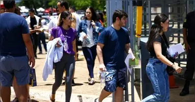 A duração do exame será de 5 horas e o término regular está agendado para as 18h30.