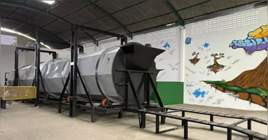 O sistema é totalmente mecanizado, desde a parte do tambor rotativo até a vermicompostagem, o que facilita o processo de transformar o resíduo em adubo orgânico de alta qualidade, reduzindo o envio a aterros e possibilitando a concretização da economia circular