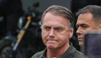 Ex-presidente segue detido na PF em Brasília enquanto os recursos da trama golpista chegam à reta final.