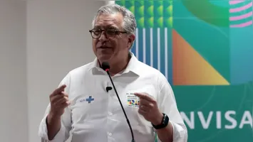 Alexandre Padilha, ministro da saúde, assinará um termo para atendimento à indígenas da etnia Zo'é.