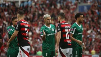Flamengo e Palmeiras buscam vitória na Libertadores neste sábado (29).