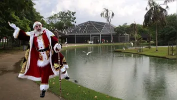 A chegada do Papai Noel é um dos momento mais aguardados na Domingueira de Natal.