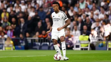 De acordo com boletim médico, Éder Militão sofreu uma ruptura no músculo bíceps femoral com comprometimento do tendão proximal.