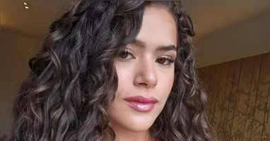 Maisa exibe silhueta definida em dia de piscina e ioga.