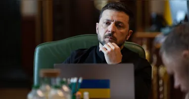 Em meio a impasse diplomático, ataques aéreos marcam 34 anos da independência ucraniana da União Soviética