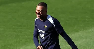 Mbappé se prepara para o duelo entre França e Ucrânia pelas Eliminatórias Europeias.