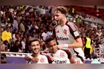 Jogadores do Flamengo comemoram gol pela Copa Intercontinental