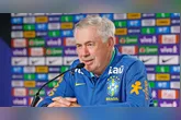 Ancelotti deve priorizar jogadores que atuam no Brasil.