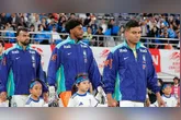 Fabrício Bruno (esquerda) e Hugo Souza (centro) foram apontados como culpados por torcedores. Casemiro (direita) foi titular nos dois amistosos