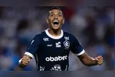 Pedro Rocha comemora gol pelo Remo na Série B.