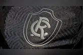Escudo é 3D e refletivo