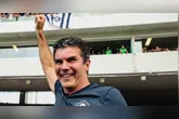 Governador Helder Barbalho vibra no Mangueirão após o acesso histórico do Remo à Série A