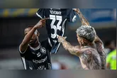 Diego Hernández (direita) brilha em clássico Re-Pa e faz história com gol simbólico na camisa 33