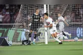 Juan Dinenno comemora seu gol no Morumbi, que quebrou um jejum de mais de um ano e garantiu a vitória do São Paulo sobre o Botafogo.