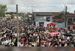 O cortejo, que percorreu mais de 5 quilômetros, foi marcado por cânticos, orações e gestos de devoção à Virgem de Nazaré.