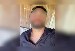 De acordo com informações da corporação, o suspeito foi detido após denúncias de agressões físicas, ameaças e intimidação.