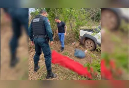 Polícia Militar e equipe da Polícia Civil durante atendimento à ocorrência na zona rural de Rio Maria, onde duas pessoas morreram após acidente na Vila Betel