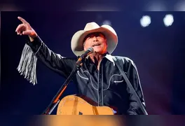 O anúncio, veiculado pela revista People, encerra uma jornada musical de mais de três décadas que moldou o country neotradicional