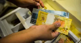 O governo federal libera neste sábado (15) um lote extra de R$ 156,4 milhões do abono salarial do Programa de Integração Social (PIS)