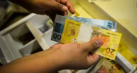 o dinheiro disponível para pagamento soma R$ 156,5 milhões.