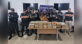 Os entorpecentes estavam ocultos dentro de quatro bebedouros de água acondicionados em caixas de papelão.
