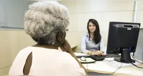 O idoso interessado na isenção deve procurar a Secretaria da Fazenda do estado onde o veículo está registrado.