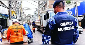 Mais de 30 agentes públicos participaram da operação. Abaixo, o prefeito Igor Normando explicou os objetivos da ação e que será criado um regramento específico para os flanelinhas
