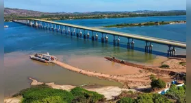 A nova ponte representa a superação de um dos maiores gargalos logísticos da região: a travessia por balsa.