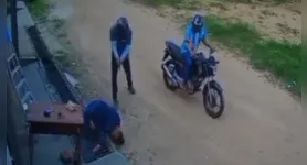 Assassinos chegam e executam a vítima