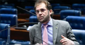 Senador propõe lei para garantir gratuidade e proteção do sistema PIX contra cobranças