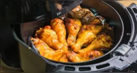 Frango na air fryer para saborear em casa: veja as dicas de receitas.