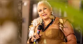 Fafá de Belém exibe resultado de um ano de cuidados com a saúde e celebra a nova fase aos 69 anos.