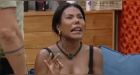 Momento em que peões recebem o aviso da expulsão de Carol Lekker na madrugada desta quinta-feira (11).