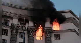 Ataques russo destruíram prédio de Kiev