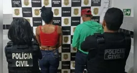 Casal sendo apresentado pela Polícia Civil