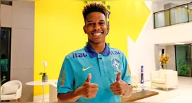 Estêvão foi o primeiro a chegar na Granja Comary