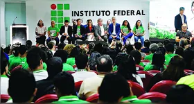 O ministro Camilo Santana participou da entrega de certificados para turmas formadas pelo Pronatec