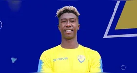 Atacante chega para assumir a camisa 9