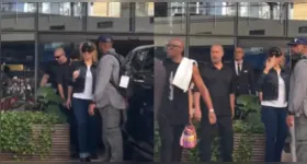 Fãs acompanharam a movimentação em frente ao hotel onde Mariah está hospedada.