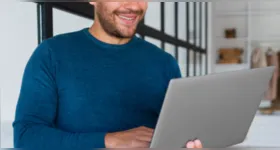 Seja para quem está começando a vender na plataforma ou para quem já tem um fluxo constante de pedidos, usar uma conta empresarial traz funcionalidades