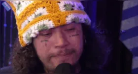 Segundo o relato, o cuidado recebido o levou a observar reações emocionais que não reconhecia em si mesmo.