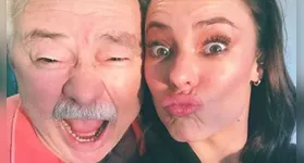 A atriz contou que a decisão veio após o diagnóstico de demência frontotemporal do pai.